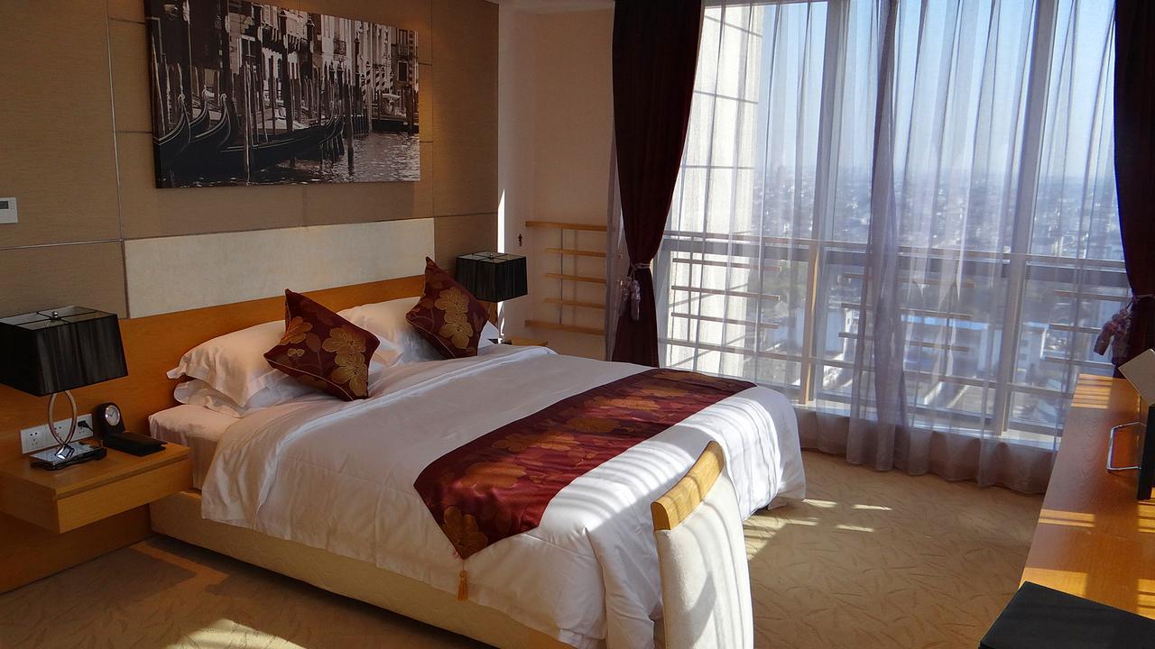 Suzhou Sun Plaza Hotel Екстериор снимка